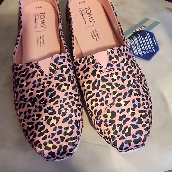 TOMS SHOES NWT 9.5 - Picture 3 of 3